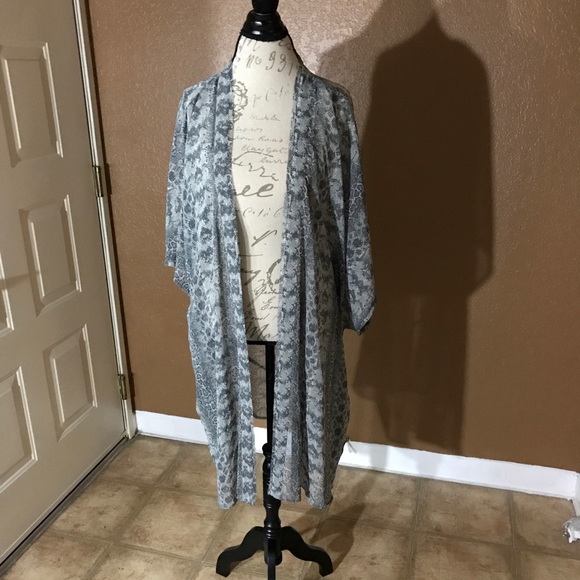 Divided Sweaters - Snake print kimono size L